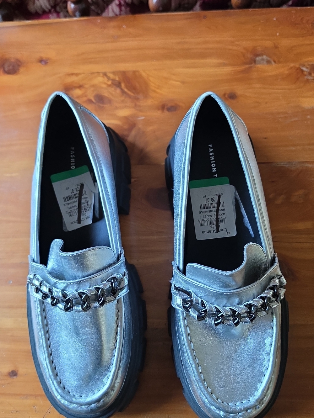 11W Fashion to Figure Metallic Silver Chain-Trim Men’s Slip-Ons